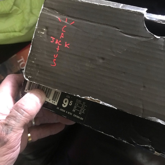 Jordons 4’s Travis Scott - Picture 5 of 5